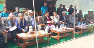 बाढी प्रभावित क्षेत्रको जानकारी लिँदै गृह,भौतिक र रक्षा मन्त्री सिन्धुलीमा