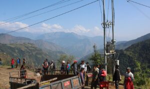 सडक र विद्युत् सुविधासँगै सुगम बन्दै गाउँ