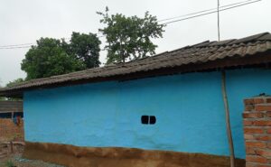 दीपावली र छठ पर्वका लागि घर लिपपोत गरिँदै
