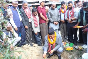 ट्रयाक खोलिएको करिब २० वर्षपछि नुवाकोटको विदुरहुँदै धादिङको खनियाबास पुग्ने सडक कालोपत्र सुरु