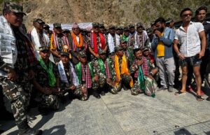 सुनकोशीको बेलिब्रिज सञ्चालनमा, मन्त्री दाहालद्वारा जडानमा खटिने जनशक्तिलाई सम्मान