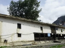 दुई सय वर्ष पुरानो रानीपौवाको धर्मशाला जीर्ण