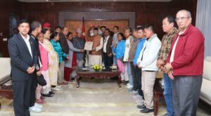 बाढीपहिरोबाट निधन भएका फुटबल खेलाडीका परिवारद्वारा प्रधानमन्त्रीको ध्यानाकर्षण