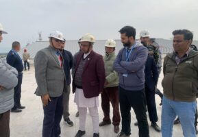 मन्त्री पाण्डेले गरे निर्माणाधीन नेपालगञ्ज विमानस्थल निरीक्षण