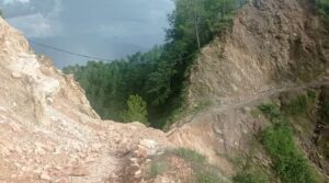 ग्रामीण सडक व्यवस्थित नहुँदा जोखिमपूर्ण यातायात