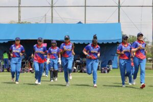 थाइल्याण्डविरुद्ध पहिले फिल्डिङ गर्दै नेपाल