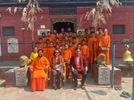 सेन्ट्रल कलेजकी सिइओ शर्माको जन्मदिनमा पाठशालाको अक्षयकोषमा सहयोग