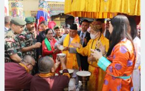 राष्ट्रपतिद्वारा बौद्धस्थित ल्हाखाङ गुम्बामा पूजा, आराधना
