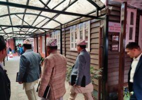 कुलिङ पिरियड हटाउन माग गर्दै मुख्यसचिव र सचिवहरू सभामुखको कार्यकक्षमा