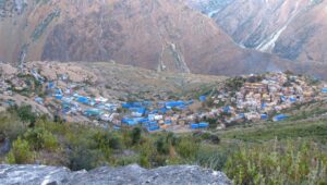 हराउँदै मौलिक घर : जस्तापाताले विस्थापित गर्दै ढुङ्गा र खर