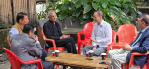 चाक्सीबारीमा कांग्रेस पूर्वपदाधिकारीहरूबीच भेटघाट