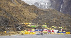 पदमार्गका लागि अन्नपूर्ण आधार शिविरमा पर्यटकको चहलपहल