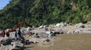 फेमे खोलामा ‘डाइभर्सन’ निर्माण हुँदै