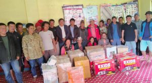 पूर्वविद्यार्थीद्वारा विद्यालयलाई शैक्षिक उपकरण सहयोग