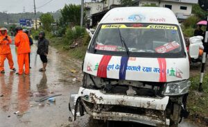 माइक्रो दुर्घटनामा १४ जना घाइते