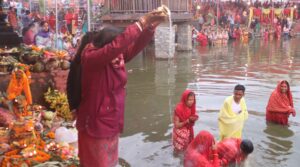 उदाउँदो सूर्यलाई अघ्र्य दिइयो