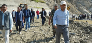 मन्त्री घिसिङद्वारा क्षतिग्रस्त विपी राजमार्ग अवलोकन