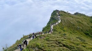 पर्यटक भन्छन्ः ‘मानुङकोटको सुन्दरताले लोभ्यायो’