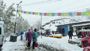 नेपाली सेनाद्वारा मुस्ताङको हिमपात प्रभावित क्षेत्रबाट १५ जना पर्यटकको उद्धार