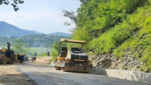 तनहुँका स्थानीय तहद्वारा १५ किलोमिटर सडक कालोपत्र