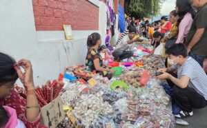 तिहारमा मिठाइ, किसमिस र झिलिमिली बत्तीको व्यापार बढ्यो