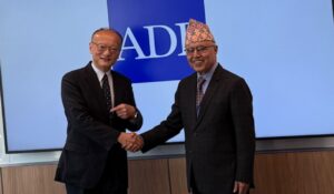 अर्थमन्त्री खनाल र एसियाली विकास बैंकका अध्यक्षबीच भेट