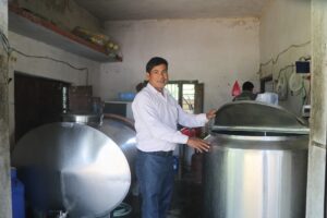 दूध बिक्रीबाट वार्षिक १३ लाख रुपैयाँ आम्दानी