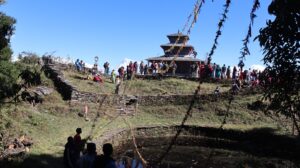 प्रकृतिलाई खुसी पार्न तोरन तार्ने चलन