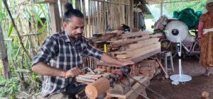 फर्निचर मजदुरदेखि काष्ठकला उद्यमीसम्म: युट्युबमार्फत सम्भव भएको परिवर्तन