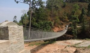 ‘खकुवाखोलामा झोलुङ्गे पुल बनेपछि पुस्तौँदेखिको समस्या अन्त्य भएको छ’
