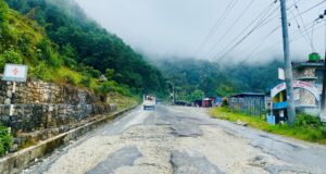 पोखरा–बागलुङ सडकमा यात्रा गर्न सकस