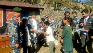 भोटखोलाका विद्यार्थीलाई न्यानो कपडा वितरण