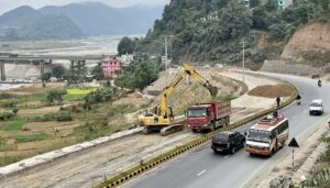 भाँसिएको चार महिनापछि मुग्लिन–पोखरा सडक मर्मत सुरु