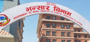 करिब साढे नौ खर्बको वस्तु आयात हुँदा डेढ खर्बको निर्यात