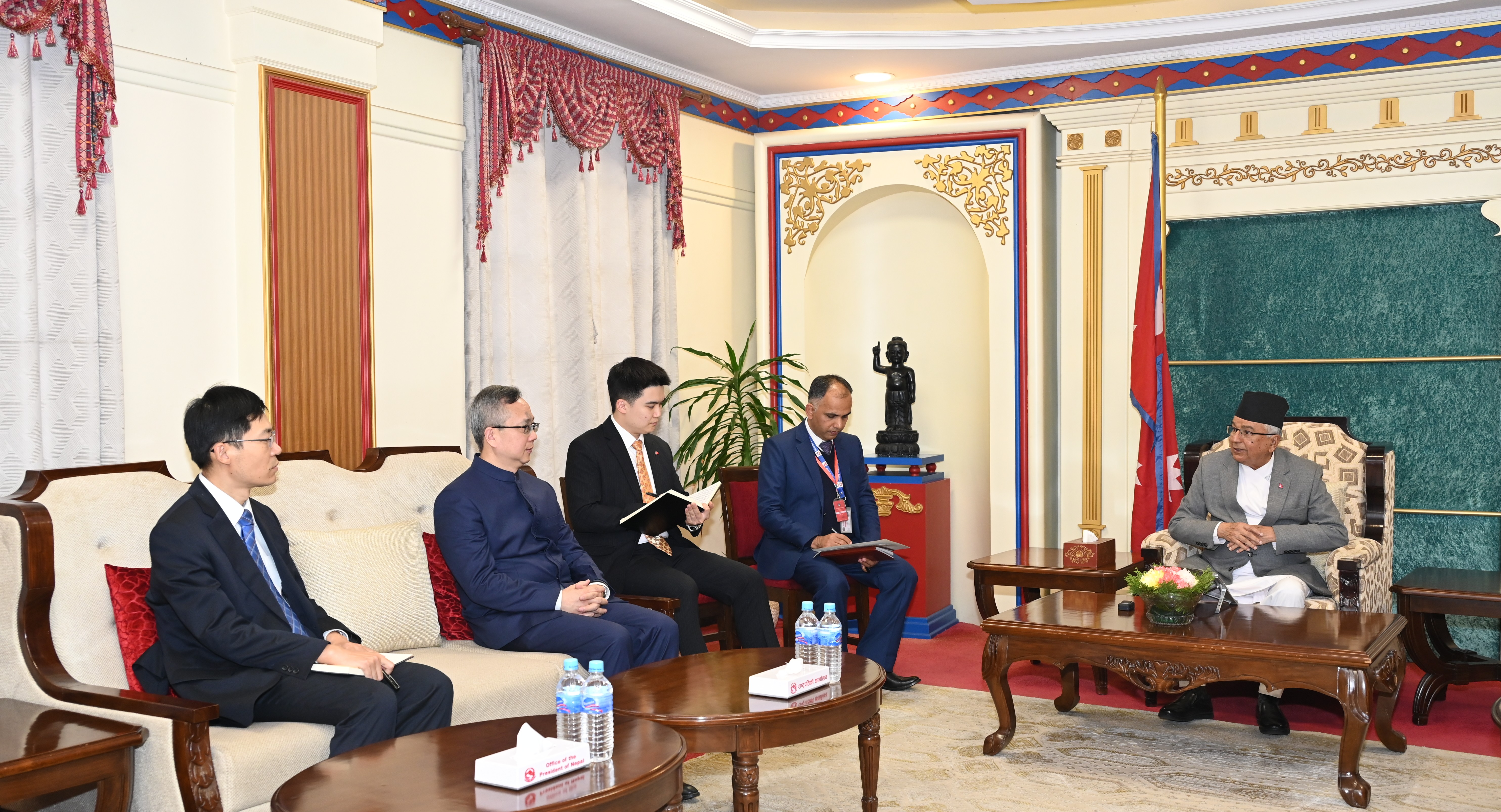 राष्ट्रपतिसँग बिदाइ भेट