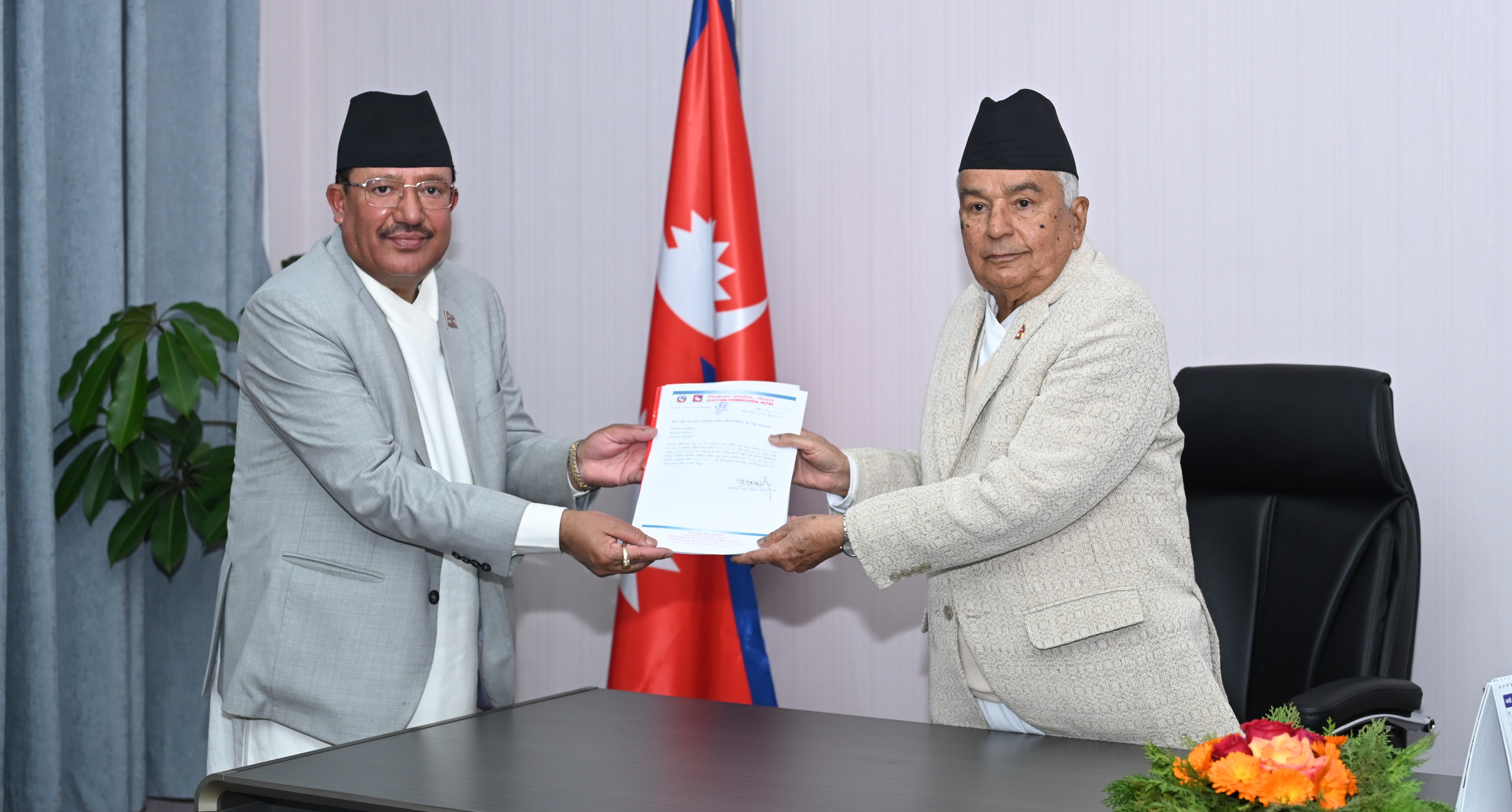 राष्ट्रपतिसमक्ष राष्ट्रियसभा सदस्य निर्वाचनको प्रतिवेदन पेस