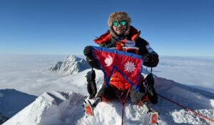 कृत्रिम खुट्टाकै सहारामा सातै महादेशका शिखर आरोहण