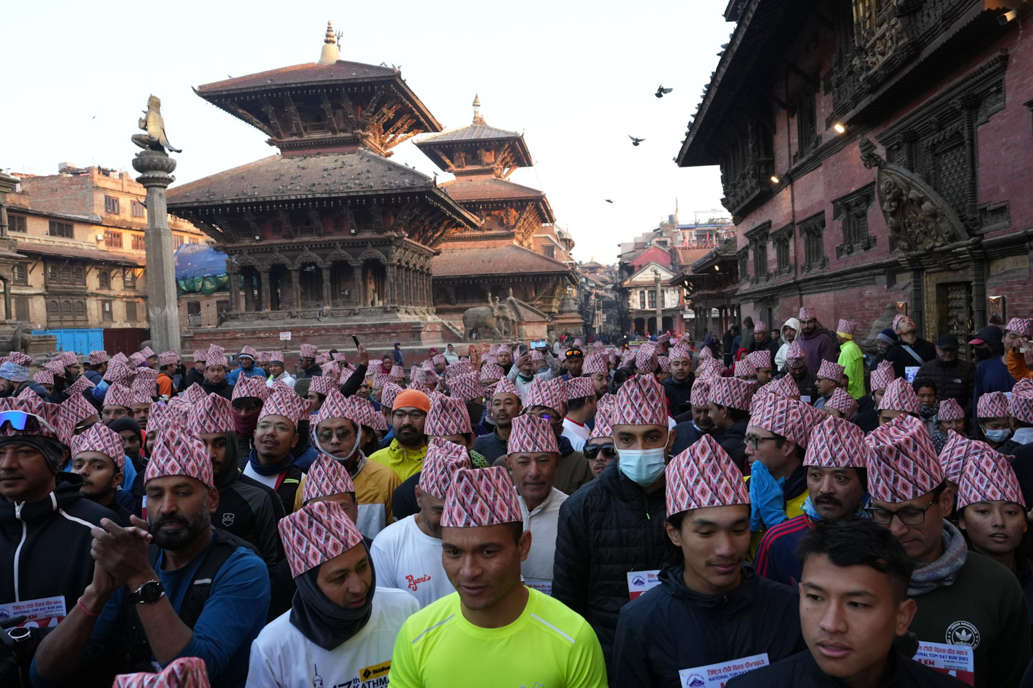 ढाका टोपीको सम्मानमा पाटनमा ‘राष्ट्रिय टोपी दिवस दौड’ (तस्वीरहरू)