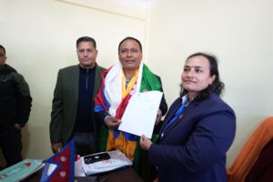 उज्यालो नेपाल पार्टीका अध्यक्ष कुलमान घिसिङले काठमाडौं–३ मा गरे उम्मेदवारी दर्ता