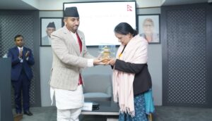 देश बनाउन कर्मचारीको भूमिका महत्वपूर्ण : सञ्चारमन्त्री खरेल