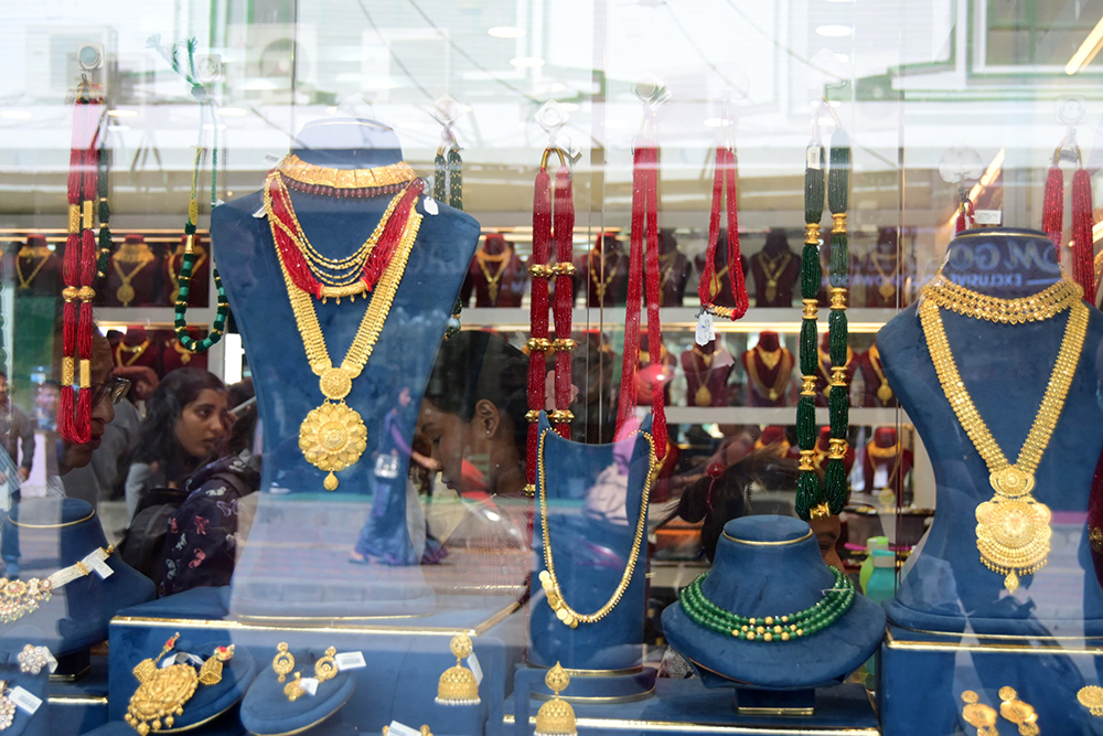 एक तोला सुनको मूल्य तीन लाख अठार हजार आठ सय