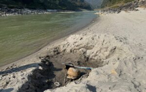 त्रिशूलीमा भेटिएको बसको आज पनि उत्खनन