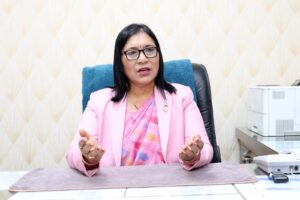 स्वास्थ्य स्वयंसेविका मार्फत दिइएको मतदाता शिक्षा प्रभावकारी देखिएको छः निर्वाचन आयुक्त डा तुलाधर