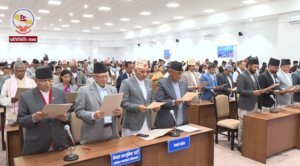नवनिर्वाचित सांसदहरूले लिए शपथ