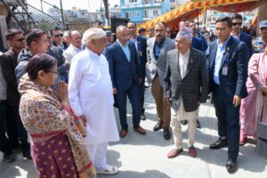 ओली भेट्न गुन्डु पुगे राष्ट्रपति पौडेल