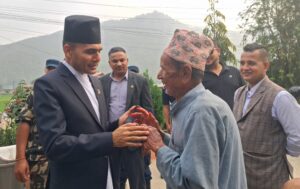 सामाजिक सञ्जालमा फैलिएका सूचना आधिकारिक हुन वा होइन भनेर चिन्न आवश्यकः सञ्चारमन्त्री डा तिमिल्सिना