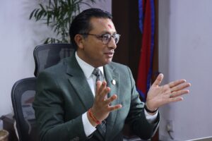 विशिष्ट पदाधिकारी तथा कर्मचारीको इन्धन सुविधामा कटौती