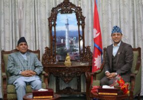 राष्ट्रिय सभा अध्यक्ष दाहालद्वारा सभामुख अर्याललाई बधाई भेट