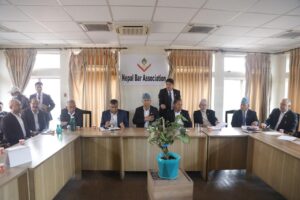 प्रधानन्यायाधीश प्रकरणमा छलफल गर्न बारको आकस्मिक बैठक जारी