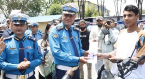 हराएका ६५ वटा मोटरसाइकलर र स्कुटर सम्बन्धित धनीलाई हस्तान्तरण